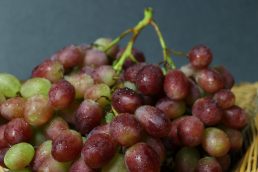 Red Grapes - Image 2