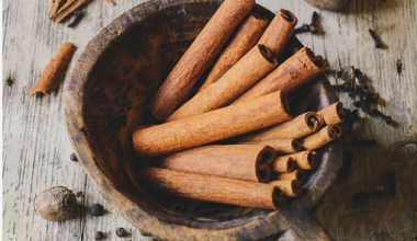 Դարչինի փայտիկներ